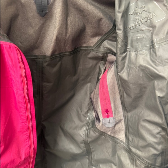 Arc’teryx Women’s Gore-Tex Shell Jacket – Pink – Size S - Picture 7 of 11